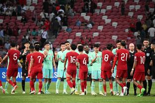 下跪恳求❗伊斯坦布尔体育球员下跪请求球队主席不要罢赛